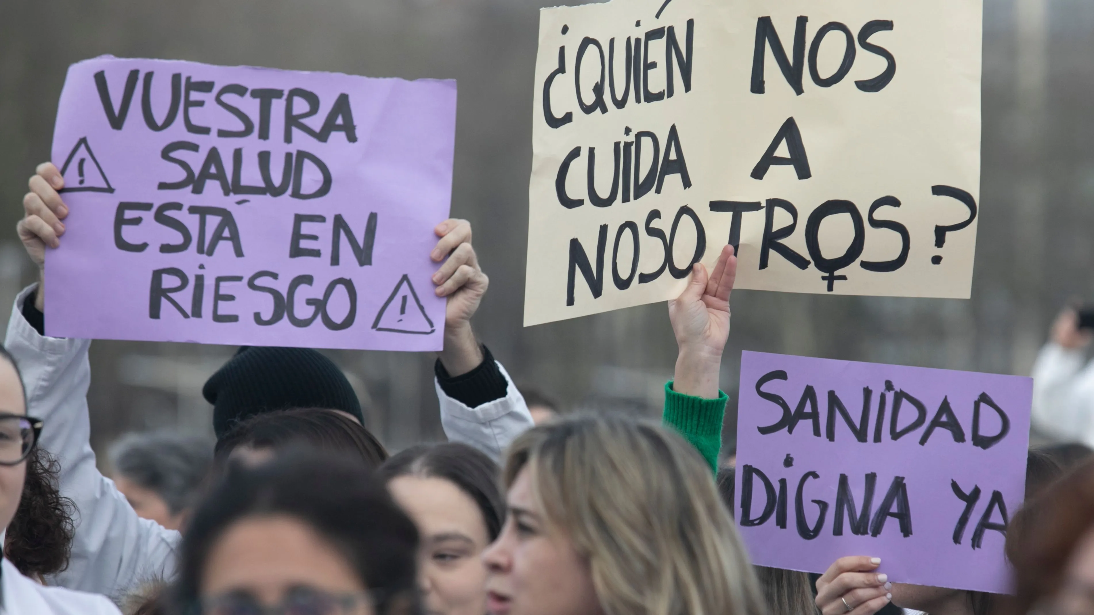 Entre la bata y el abandono