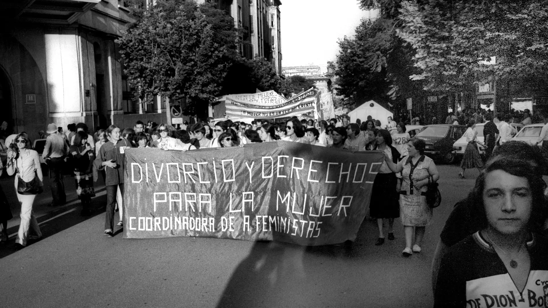 El feminismo que habla en nombre de todas… sin preguntarle a casi ninguna